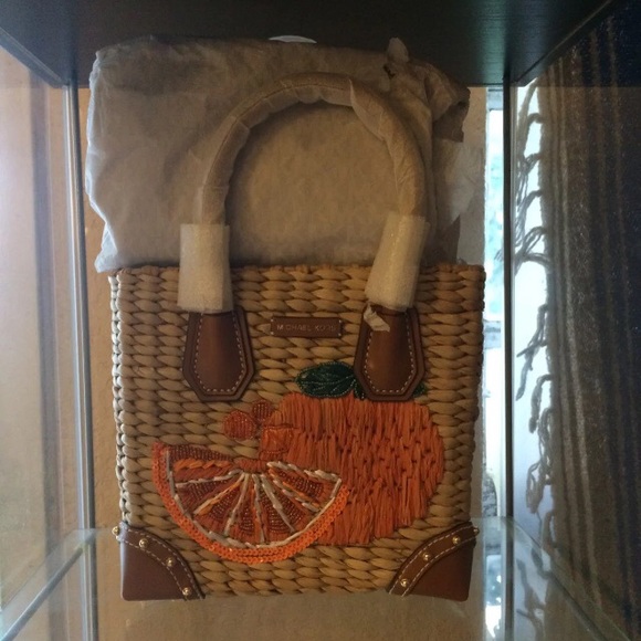 Michael kors purse - Picture 4 of 6